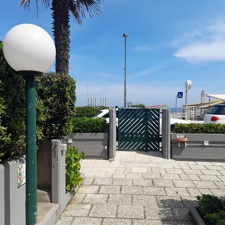 M391 - Marcelli, Trilocale Fronte Mare In Con Piscina