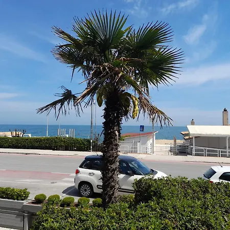 M391 - Marcelli, Trilocale Fronte Mare In Con Piscina